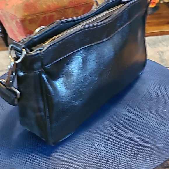 Victoria Secret black bag. Pink lining.. L. 10"X6"X2" 10" Drop.(#1453A) GUC. - Picture 4 of 16